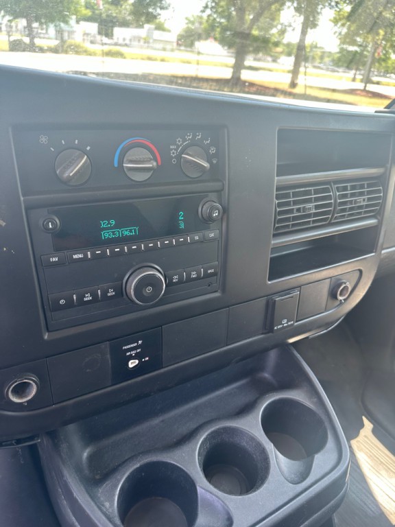 2015 Chevrolet Express Image 27