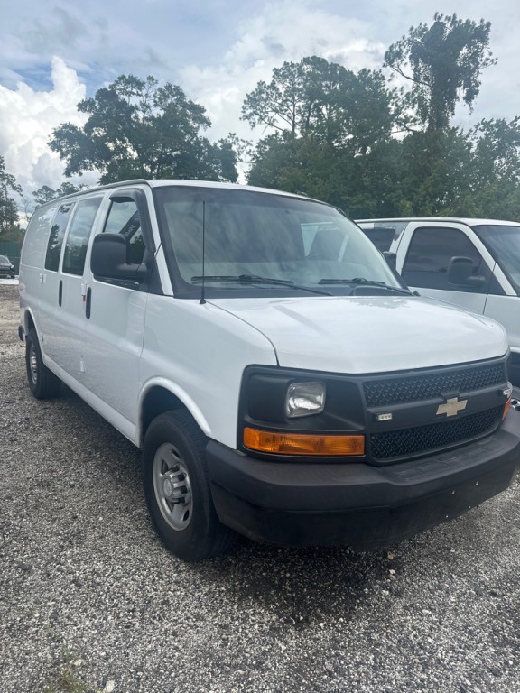 2015 Chevrolet Express Image 2