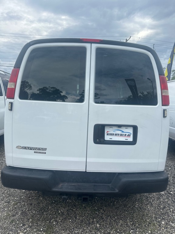 2015 Chevrolet Express Image 3