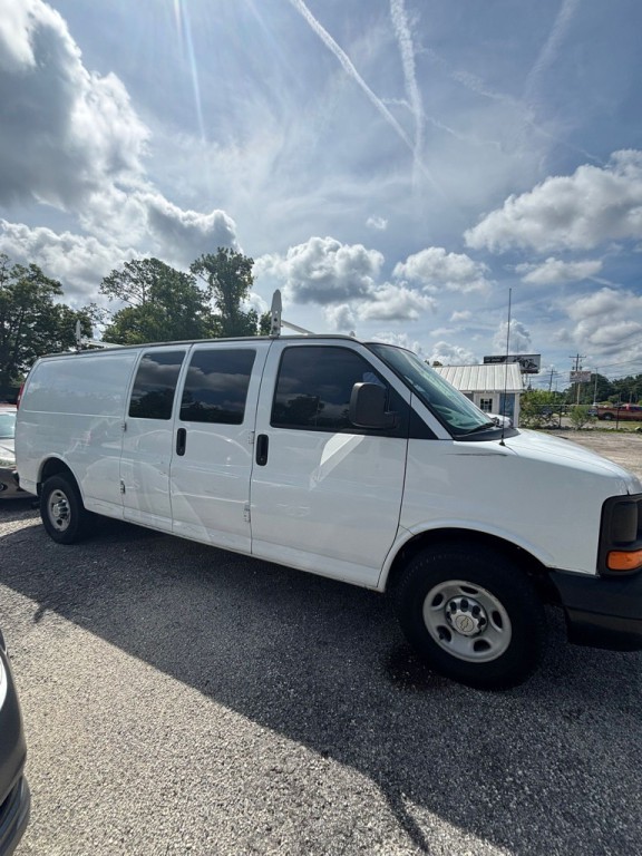2014 Chevrolet Express Image 3