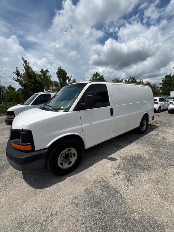 2007 Chevrolet Express Image 2