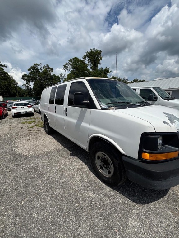 2007 Chevrolet Express Image 3
