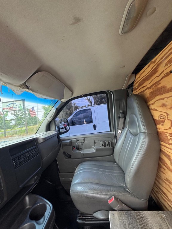 2007 Chevrolet Express Image 8