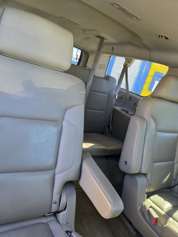 2015 Chevrolet Suburban Image 3