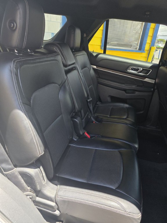 2016 Ford Explorer Image 3