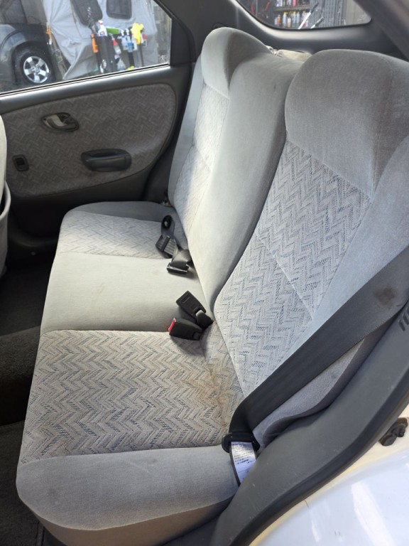 2000 Suzuki Esteem Image 3