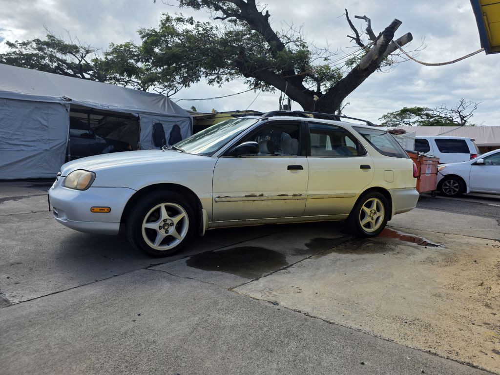 2000 Suzuki Esteem Image 5