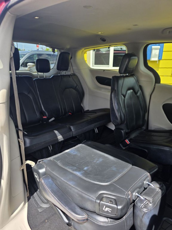 2019 Chrysler Pacifica Image 4