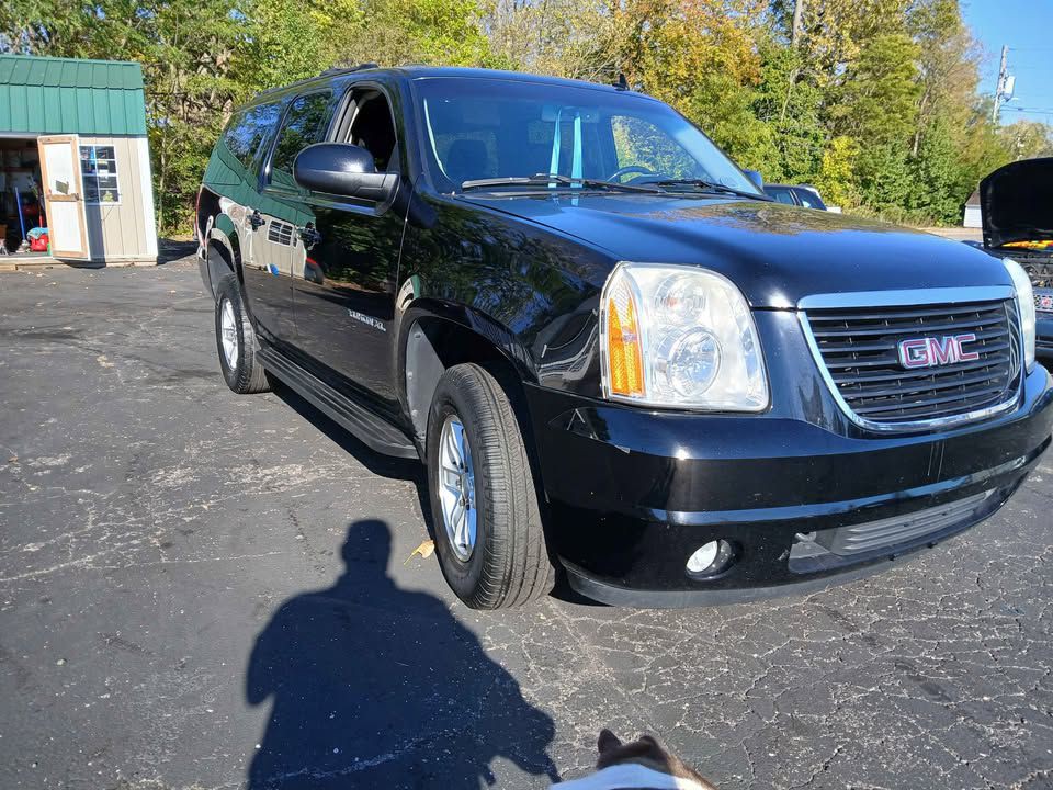 2013 GMC Yukon Image 2