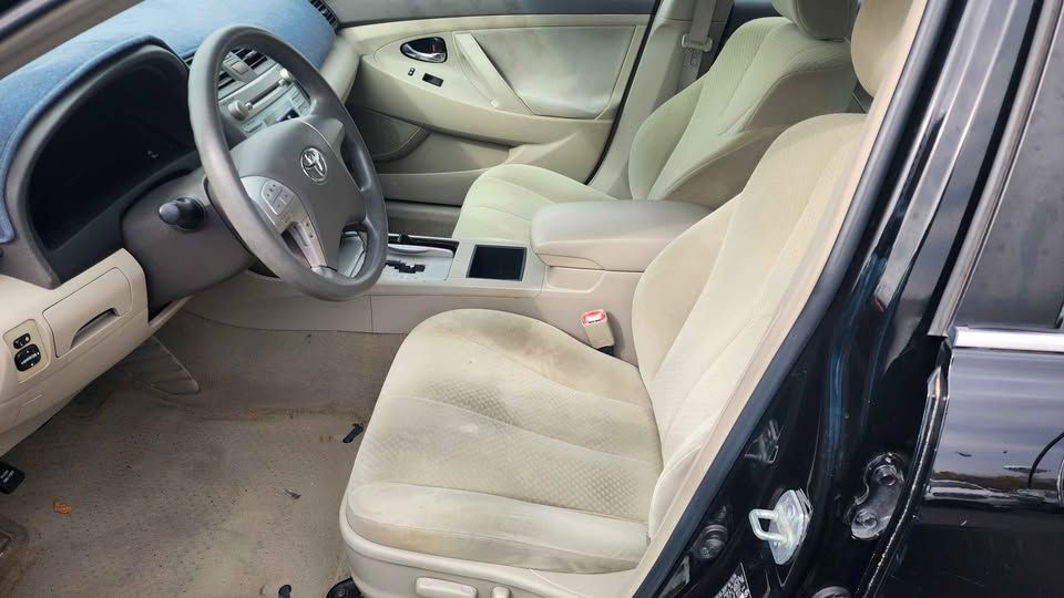 2009 Toyota Camry Image 2
