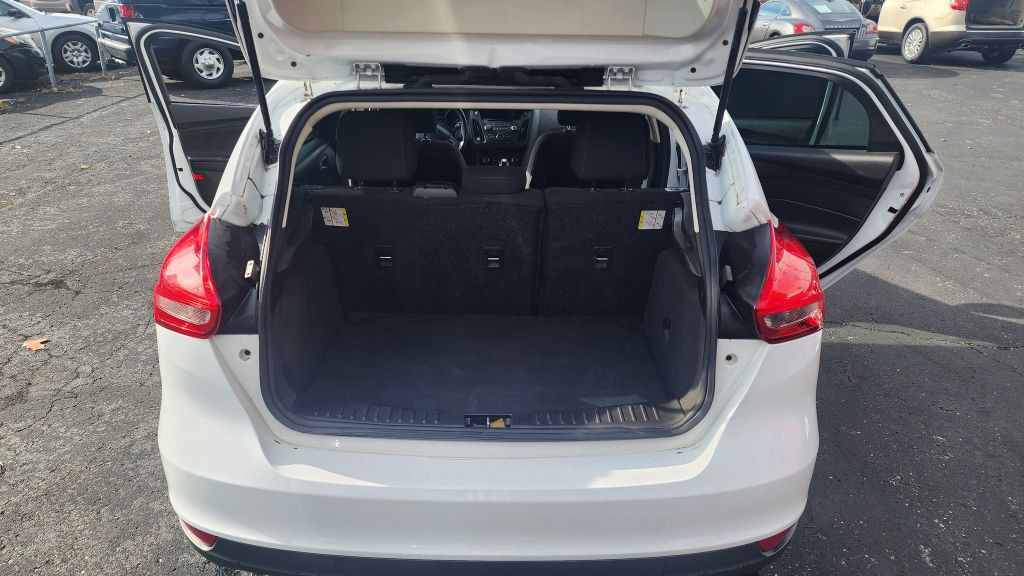 2016 Ford Focus Image 9