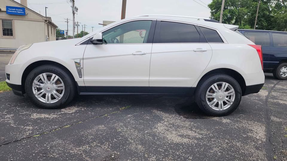 2010 Cadillac SRX Image 1