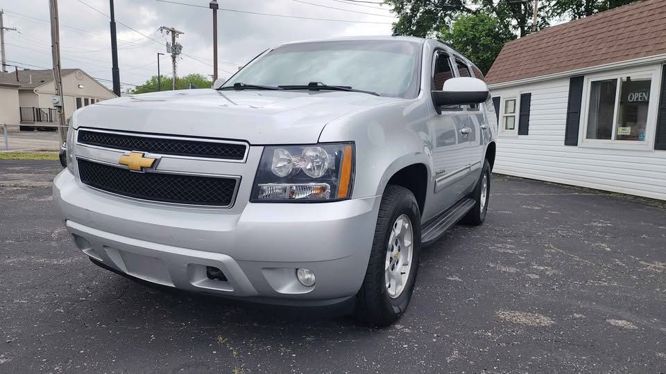 2012 Chevrolet Tahoe Image 2