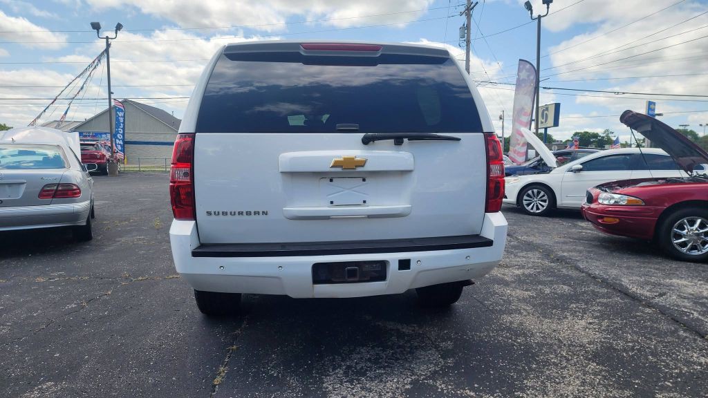 2013 Chevrolet Suburban Image 5