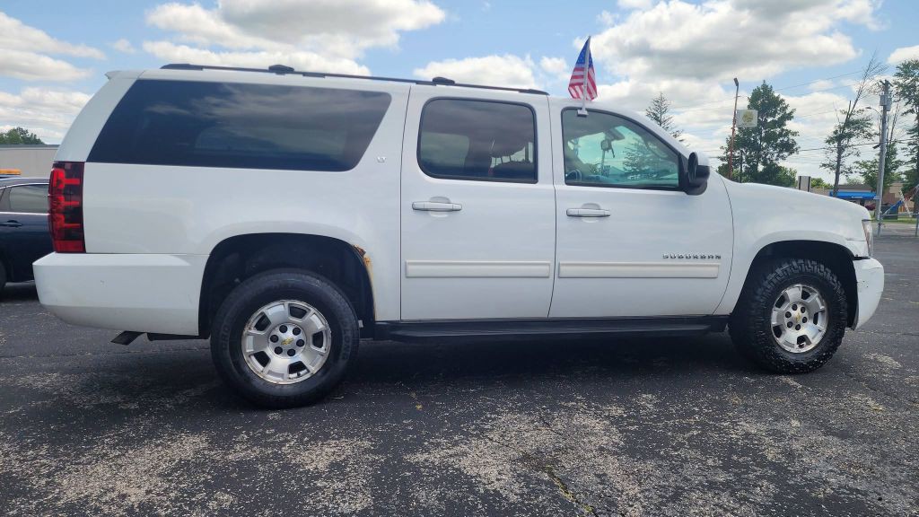 2013 Chevrolet Suburban Image 7