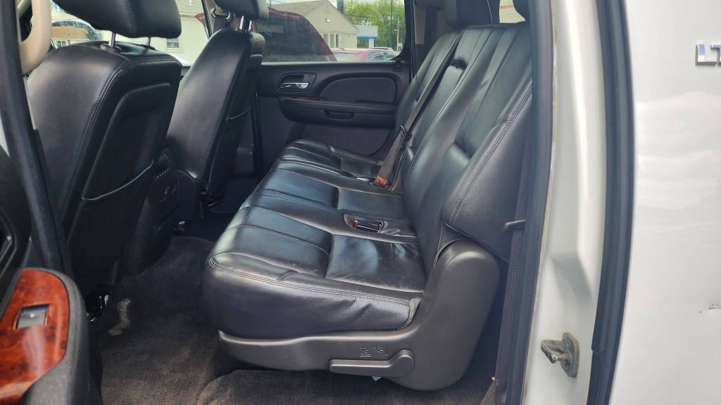 2013 Chevrolet Suburban Image 10