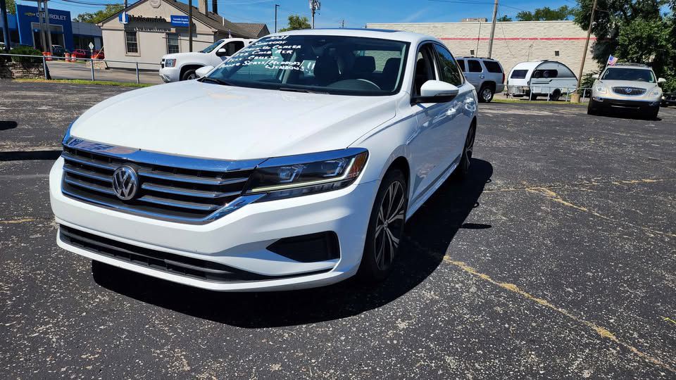 2021 Volkswagen Passat Image 2