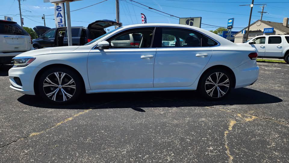 2021 Volkswagen Passat Image 3