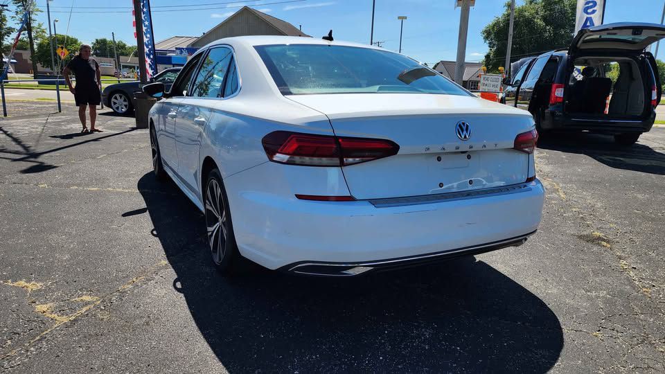 2021 Volkswagen Passat Image 4