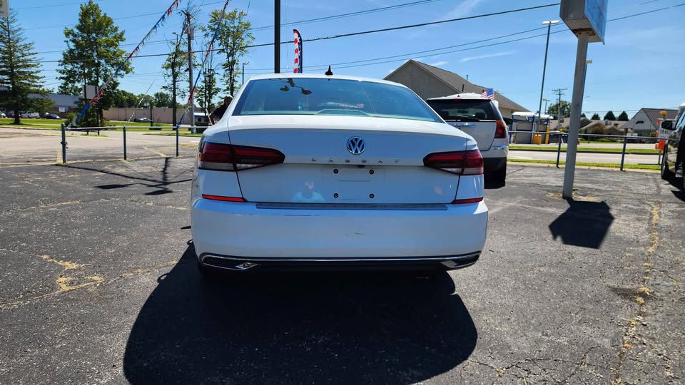2021 Volkswagen Passat Image 5