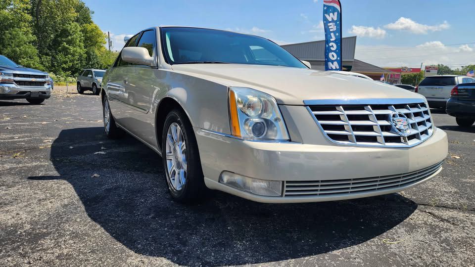 2010 Cadillac DTS Image 8