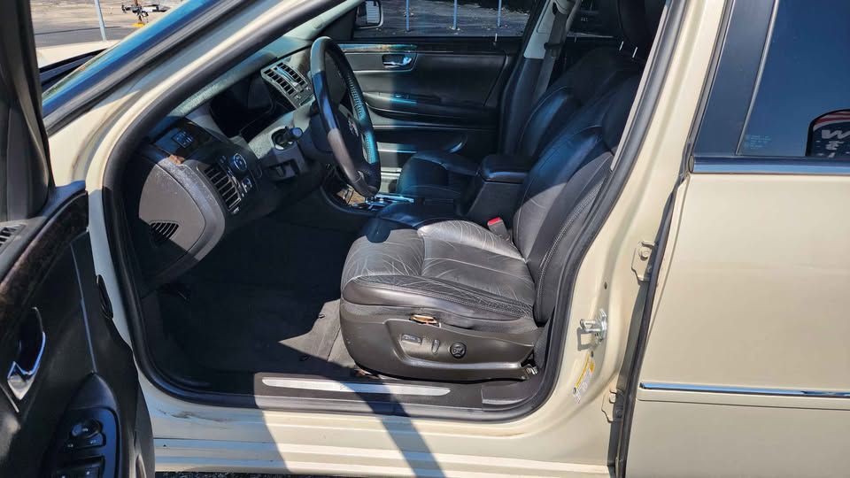 2010 Cadillac DTS Image 9