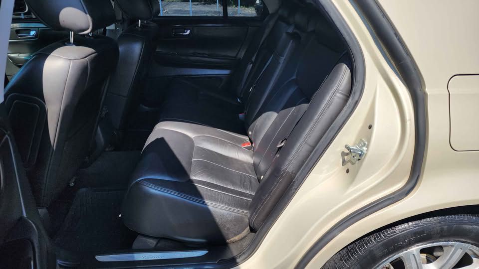 2010 Cadillac DTS Image 10