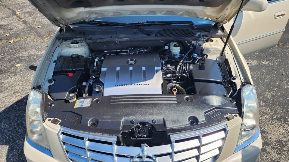 2010 Cadillac DTS Image 13