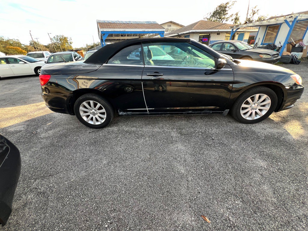 2012 Chrysler 200 Image 4