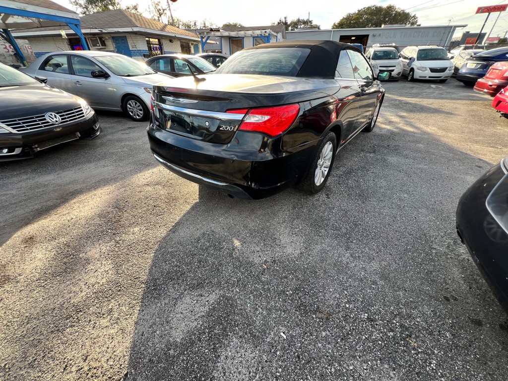 2012 Chrysler 200 Image 5