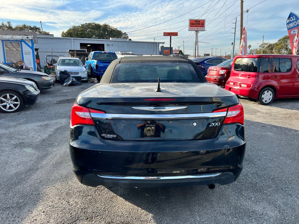 2012 Chrysler 200 Image 7
