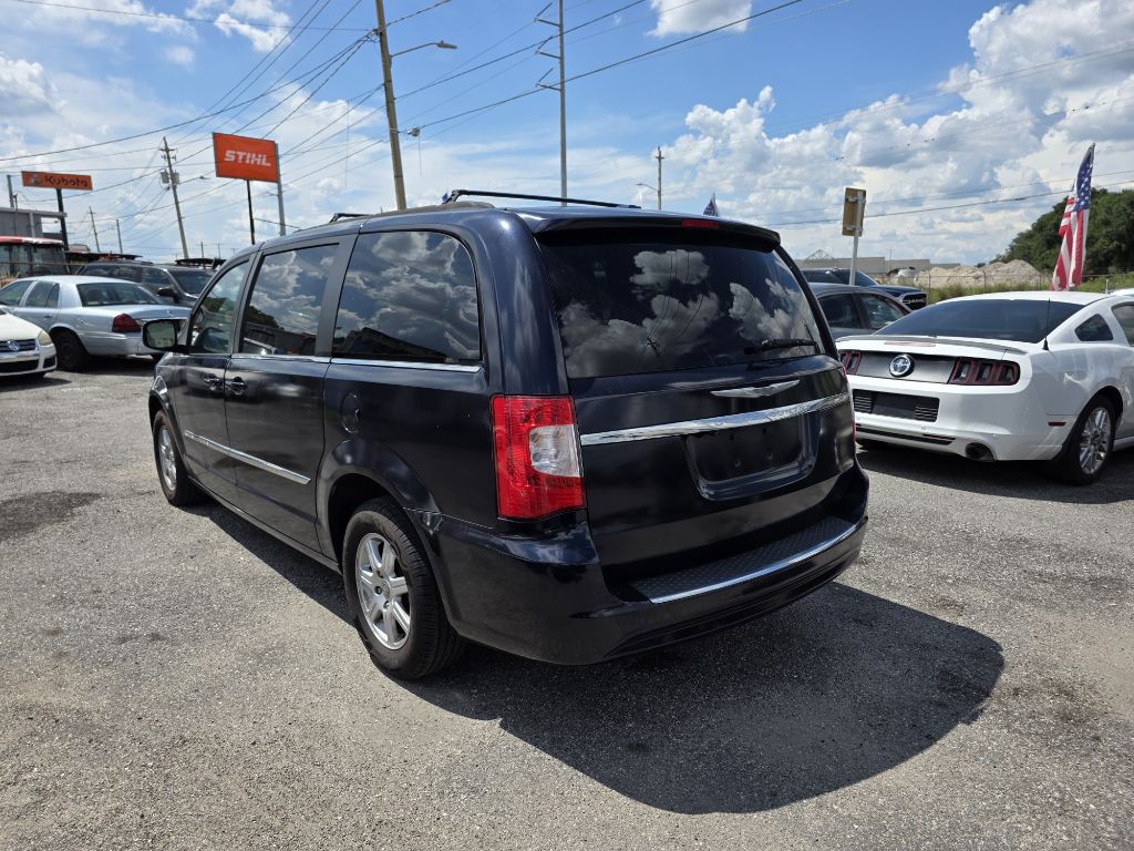 2012 Chrysler Town & Country Image 7