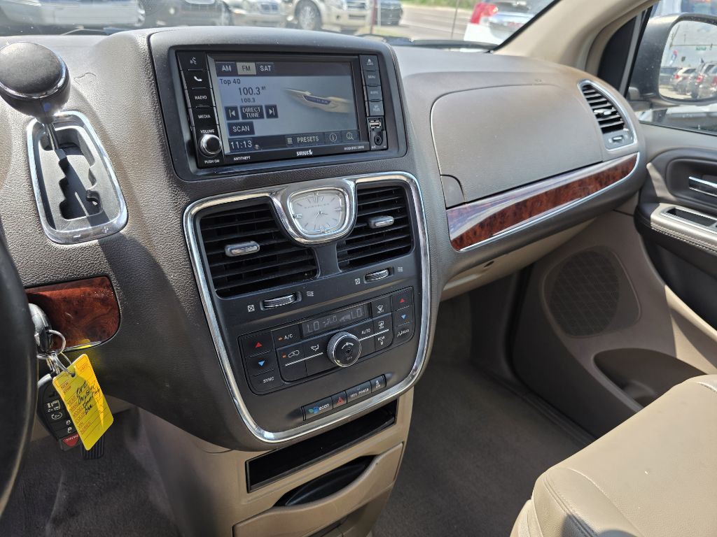 2012 Chrysler Town & Country Image 16