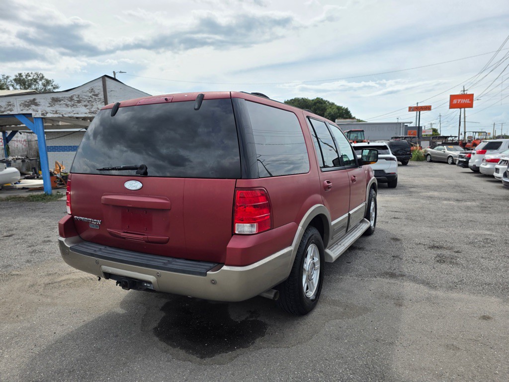 2004 Ford Expedition Image 8