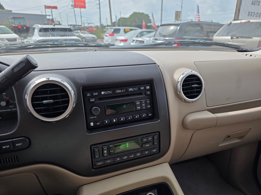 2004 Ford Expedition Image 19