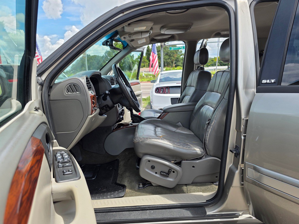2002 GMC Envoy Image 9