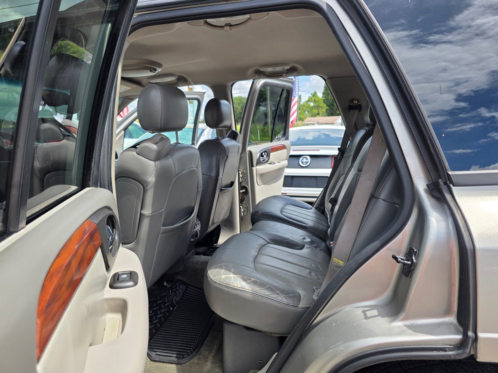 2002 GMC Envoy Image 10