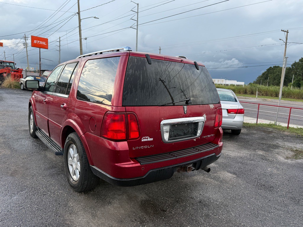 2005 Lincoln Navigator Image 3
