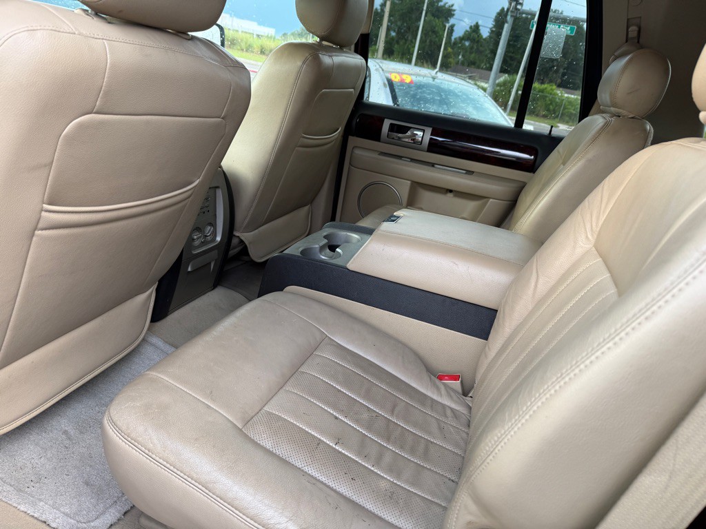2005 Lincoln Navigator Image 6