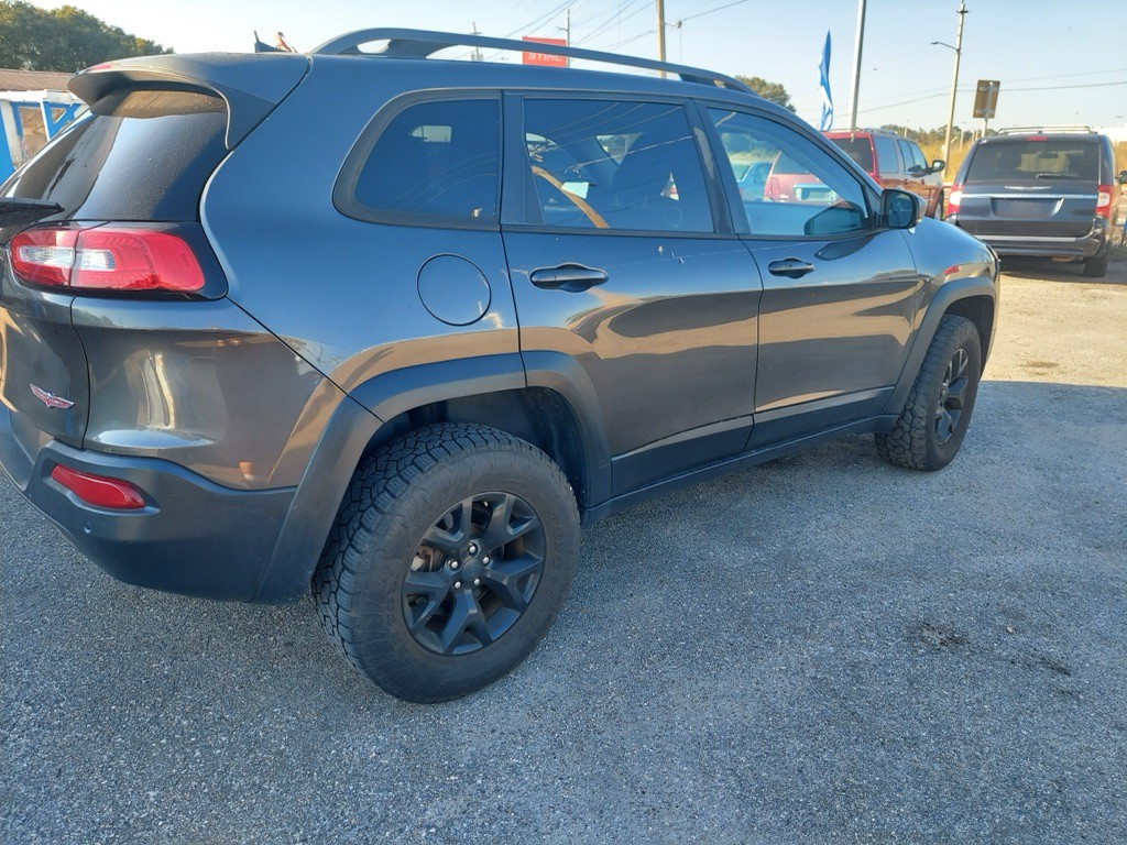 2017 Jeep Cherokee Image 2