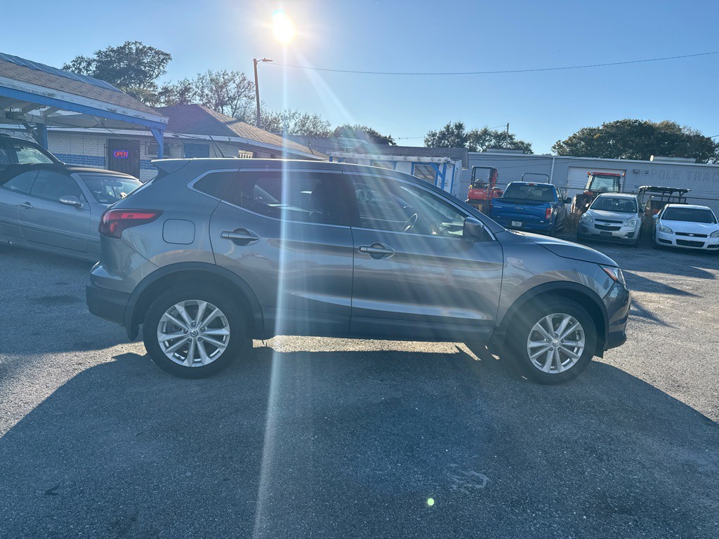 2017 Nissan Rogue Image 3