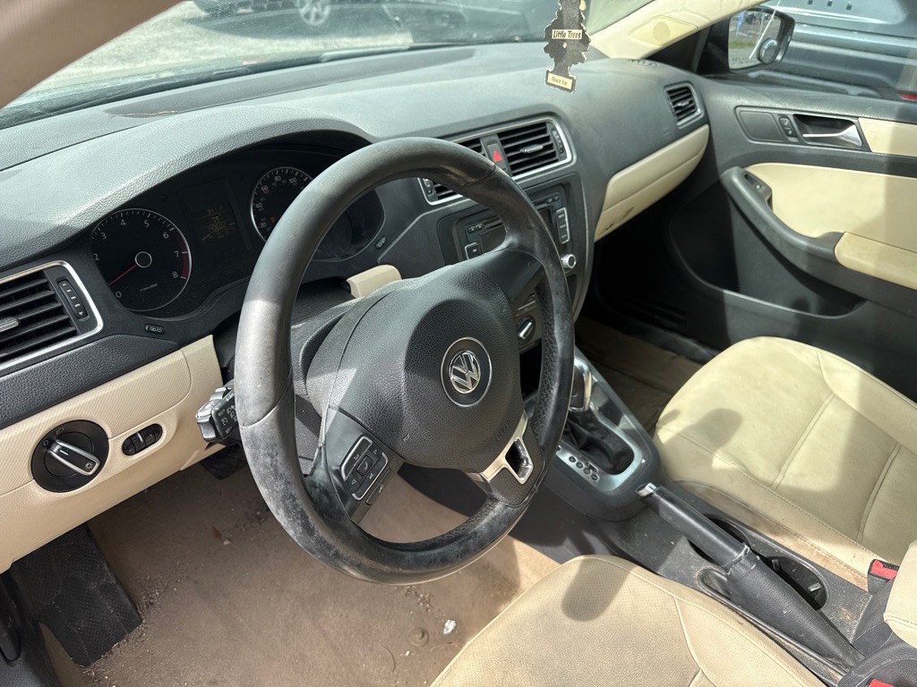 2012 Volkswagen Jetta Image 9