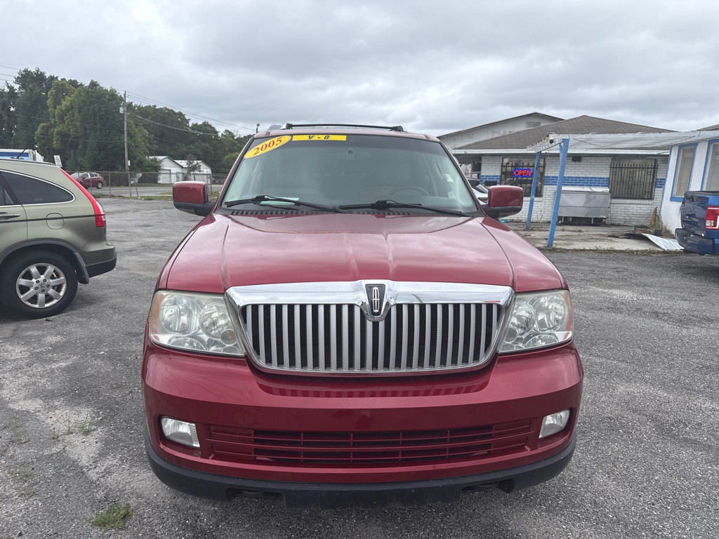 2005 Lincoln Navigator Image 2