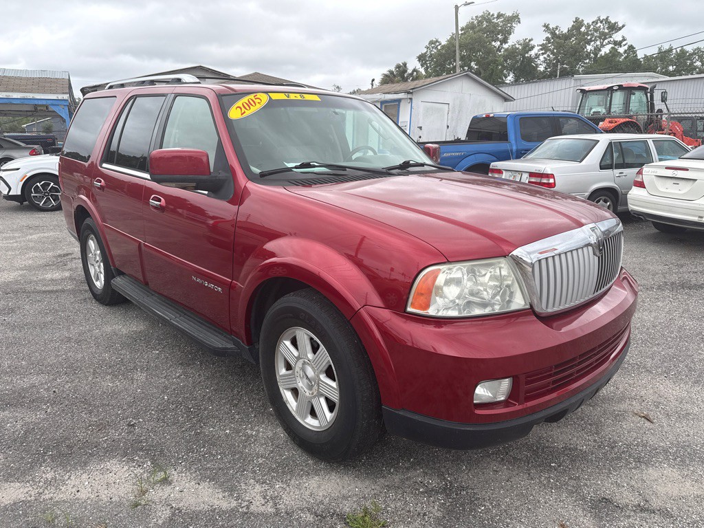 2005 Lincoln Navigator Image 3