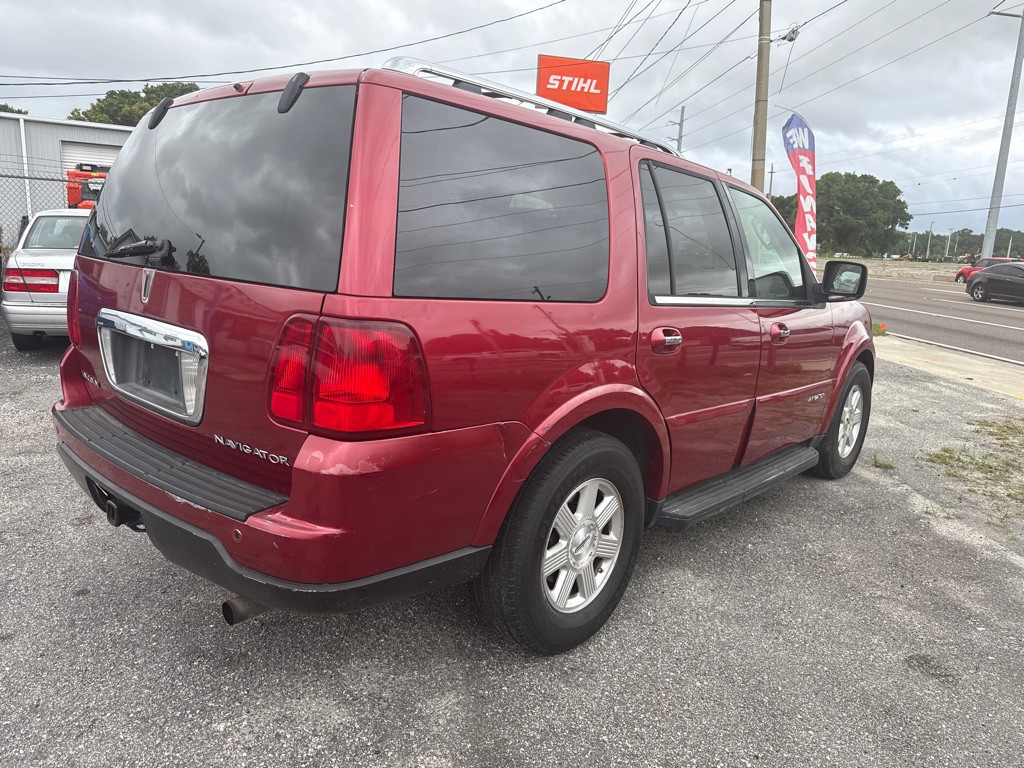 2005 Lincoln Navigator Image 4