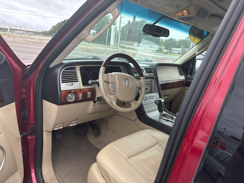2005 Lincoln Navigator Image 7