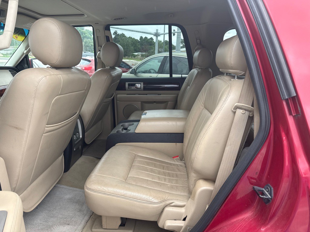 2005 Lincoln Navigator Image 8