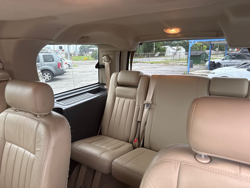 2005 Lincoln Navigator Image 9