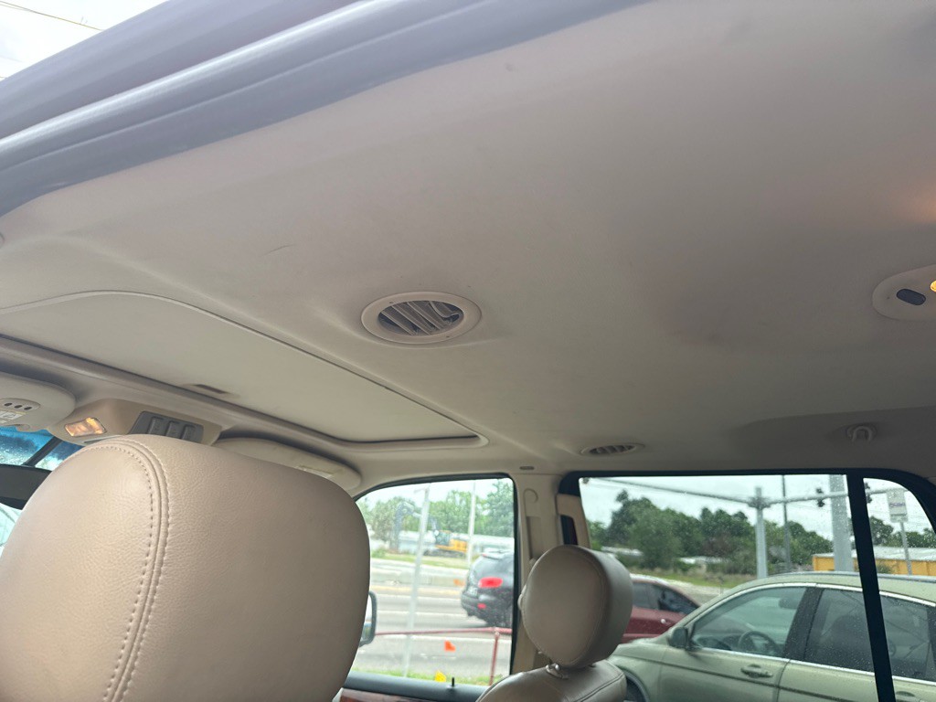 2005 Lincoln Navigator Image 10