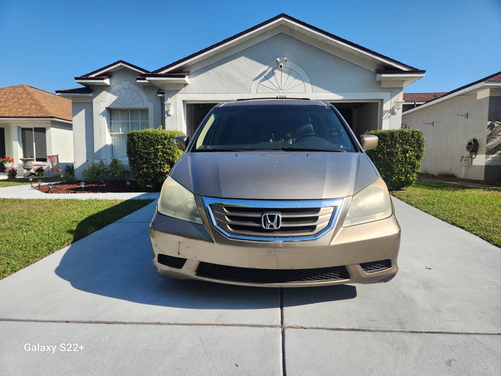 2010 Honda Odyssey Image 2